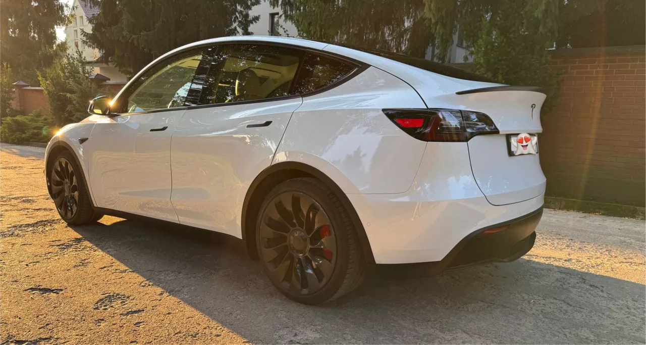 Tesla Model Y  75 kWh 2020181