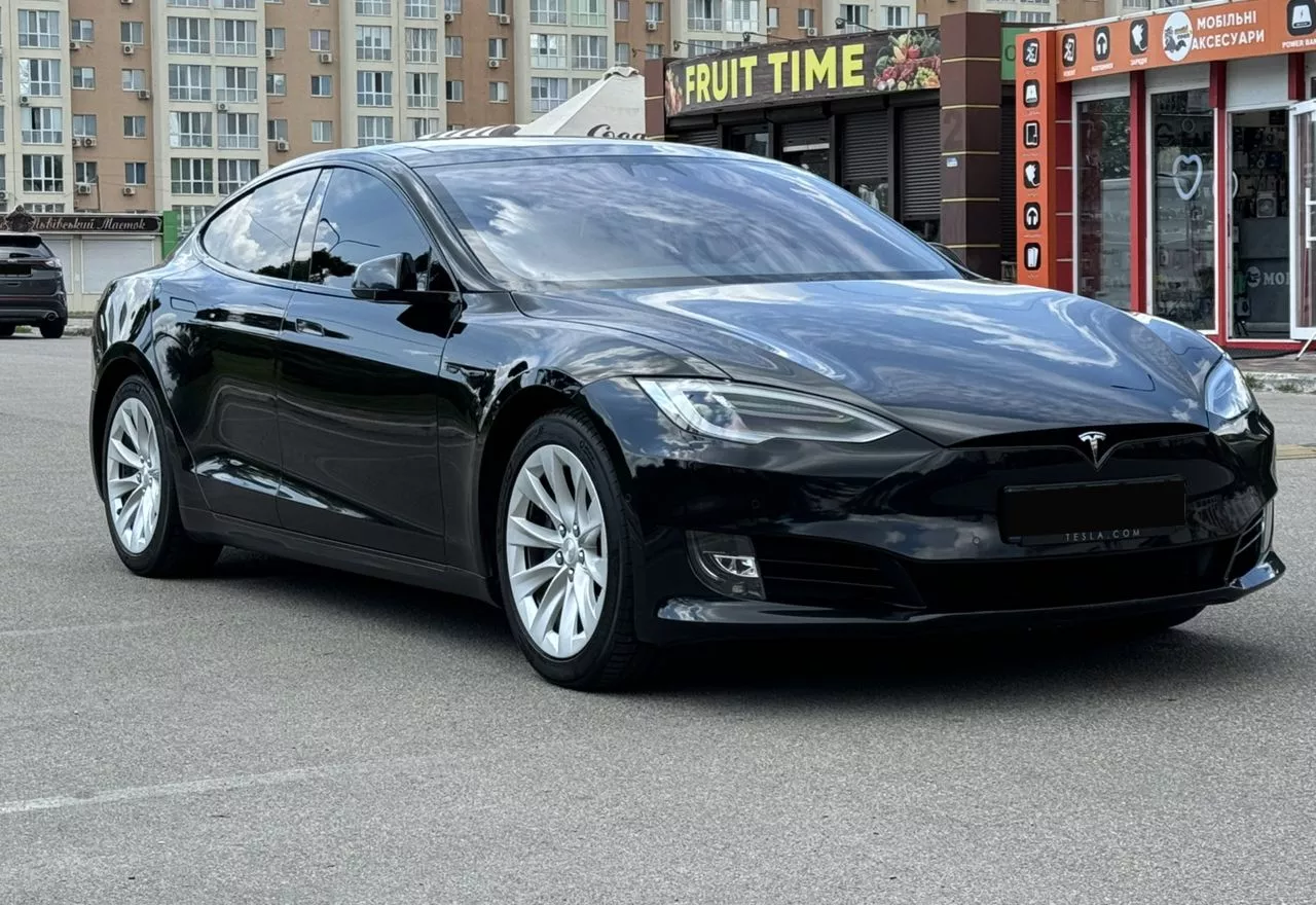 Tesla Model S 