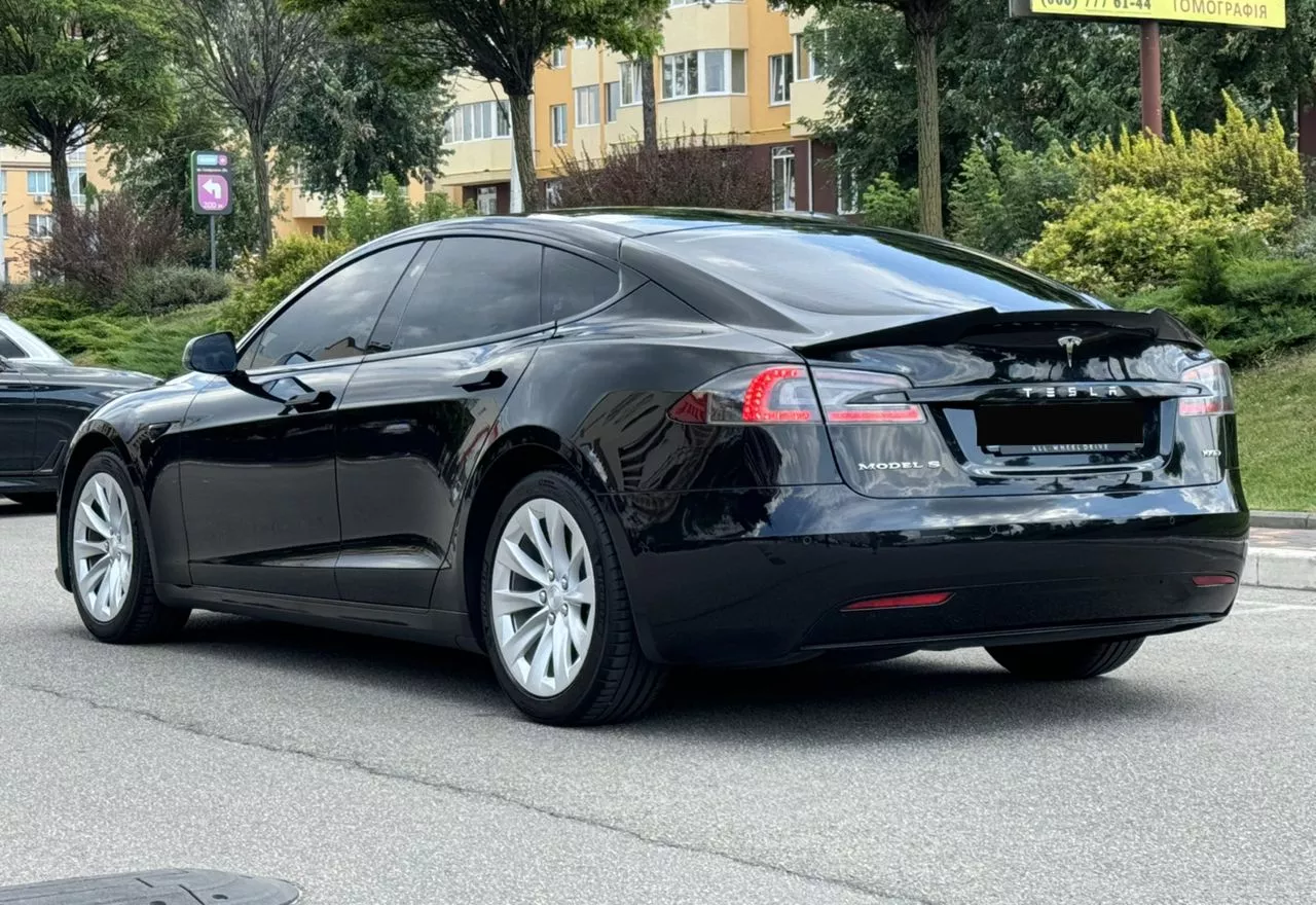 Tesla Model S  201831