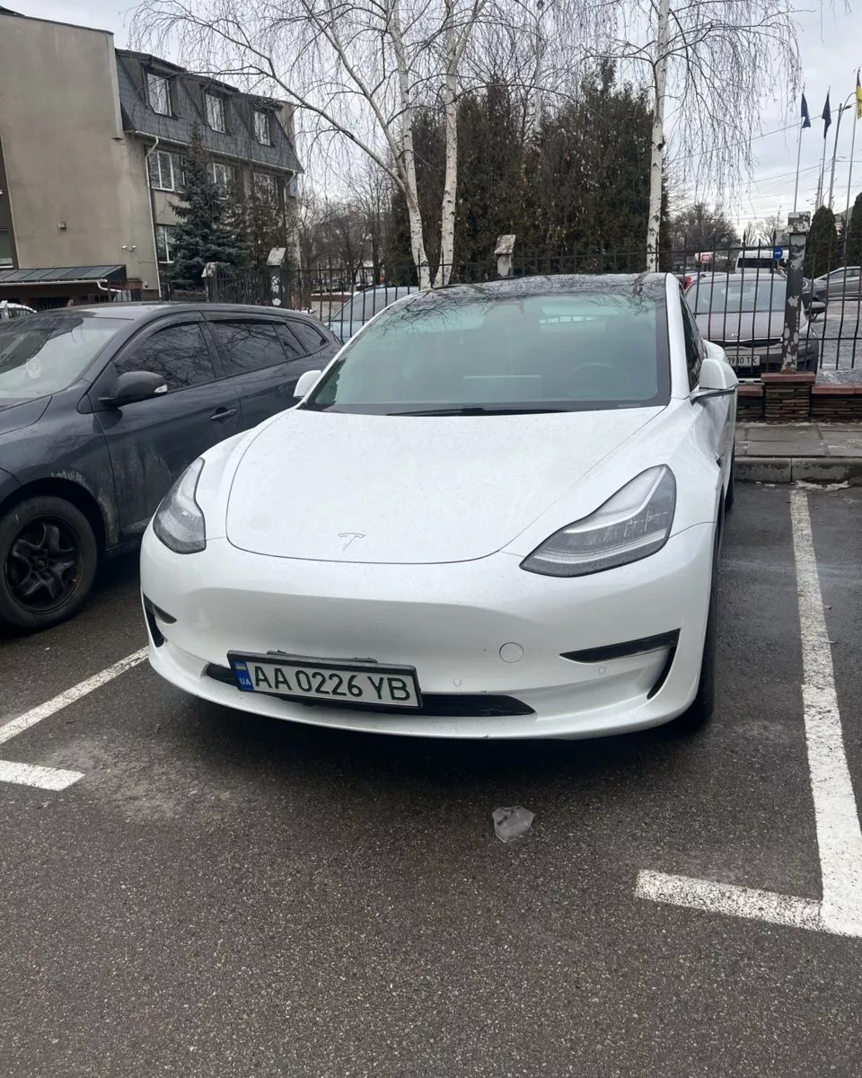 Tesla Model 3  62 kWh 202001