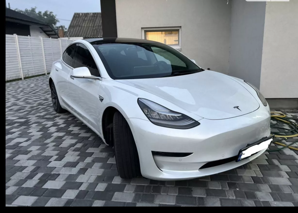 Tesla Model 3  62 kWh 202011