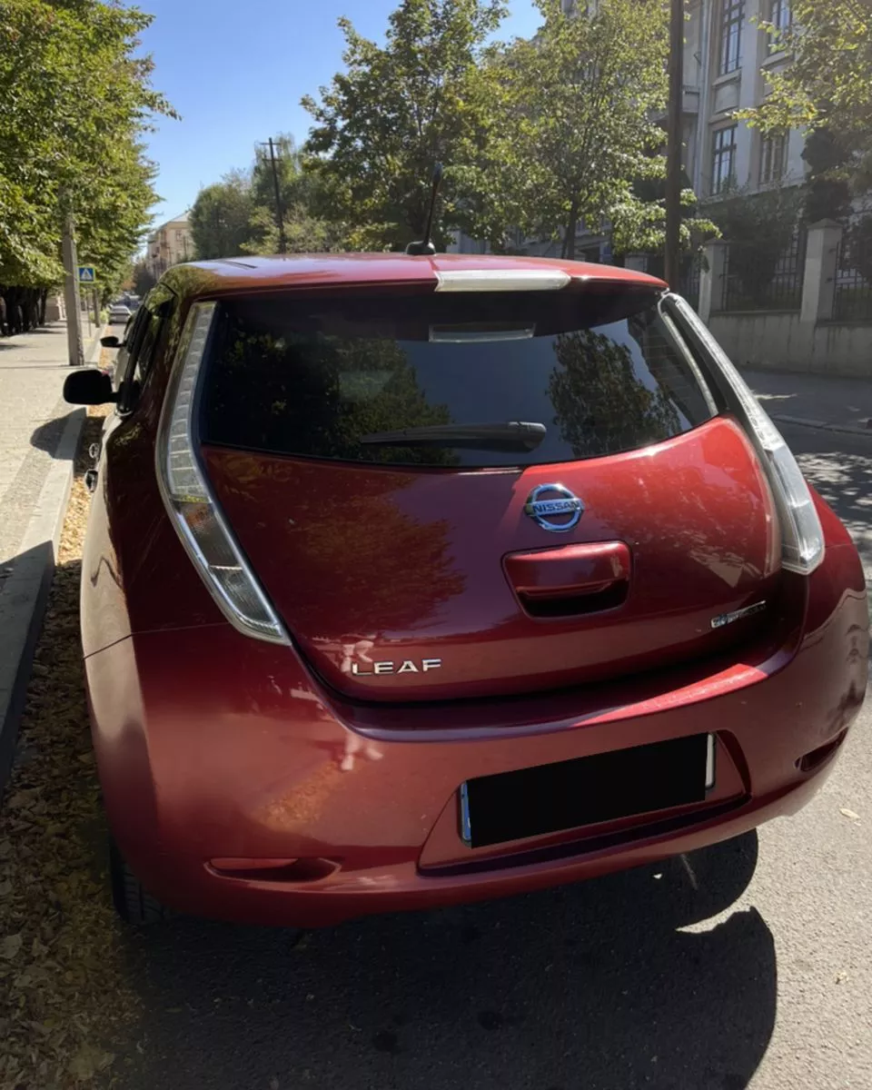 Nissan Leaf  24 kWh 2013111