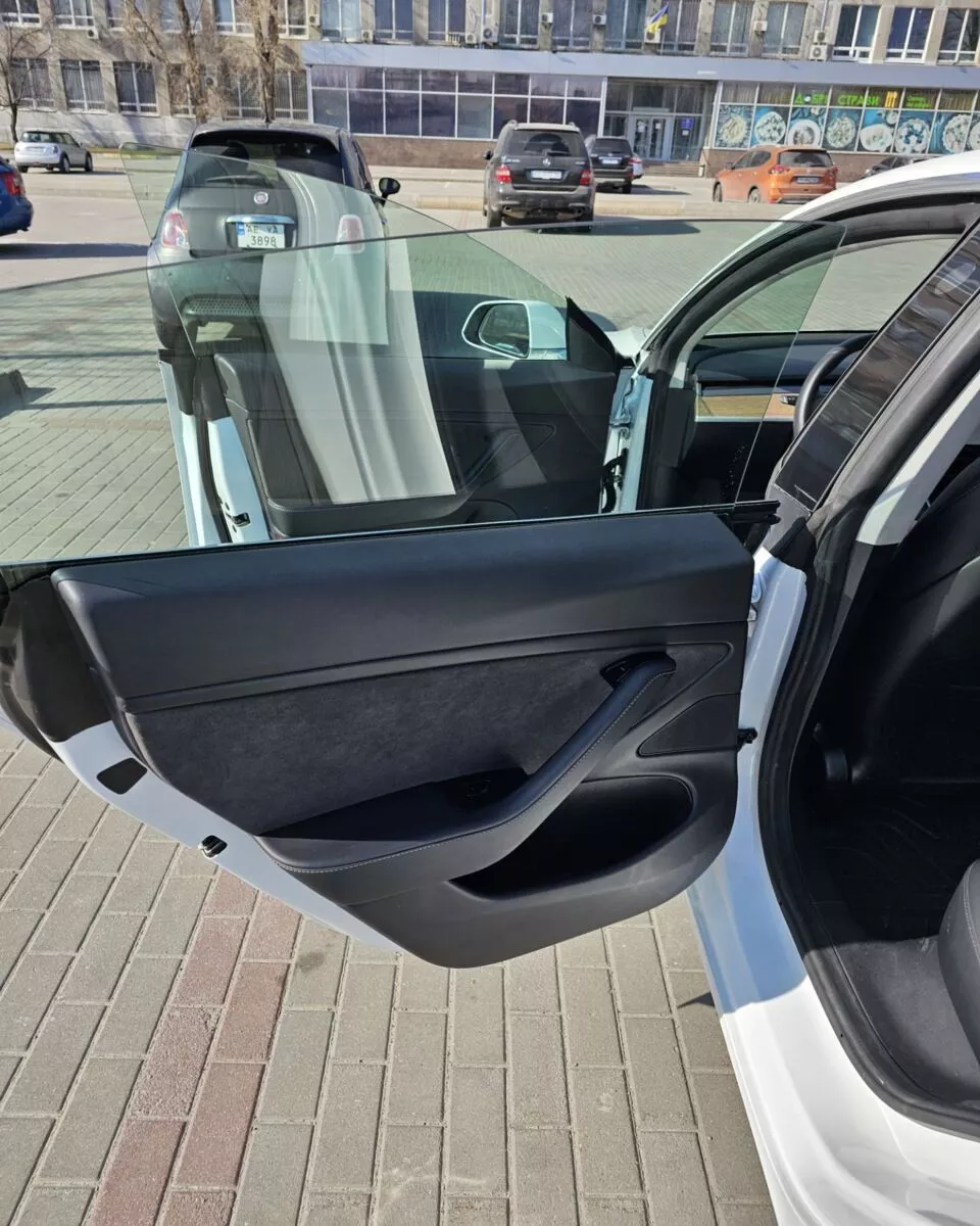 Tesla Model 3  80.5 kWh 2019111