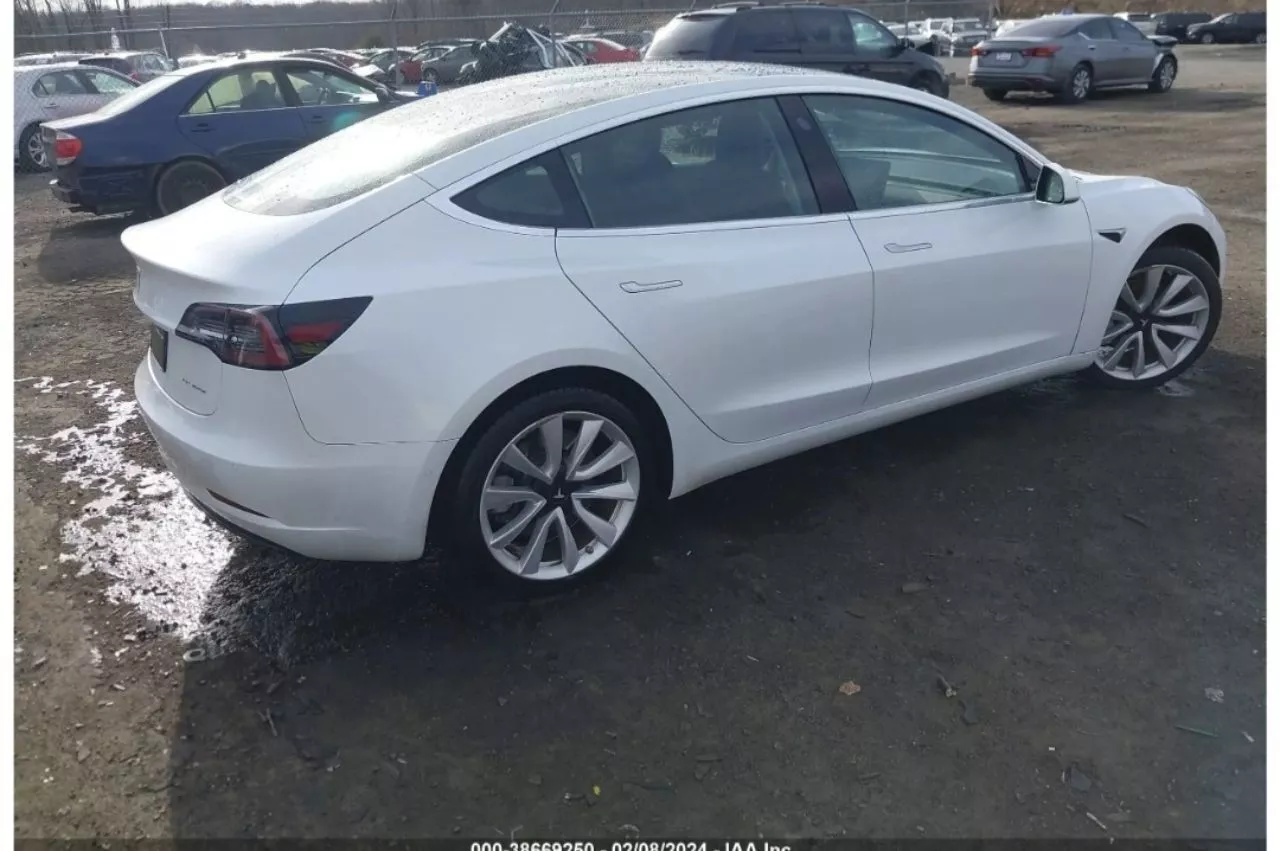 Tesla Model 3  75 kWh 2019371