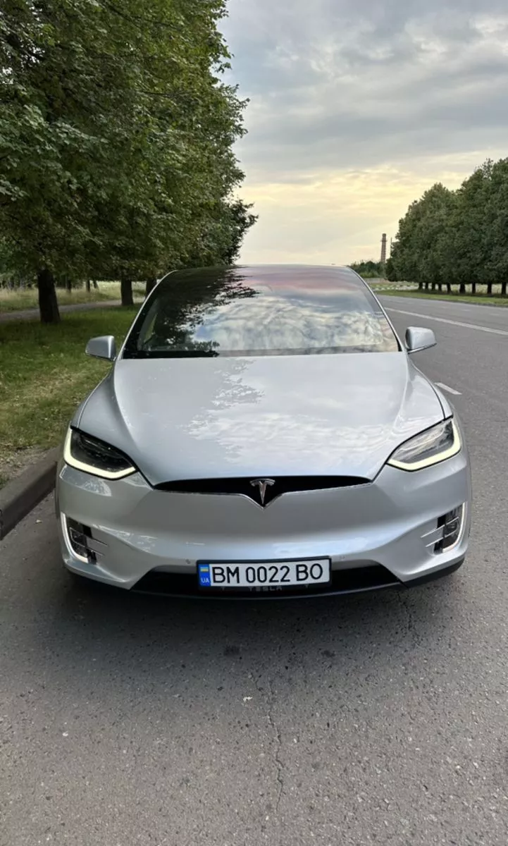 Tesla Model X 