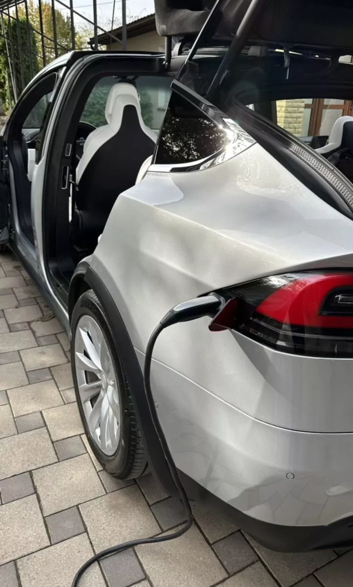 Tesla Model X  201761