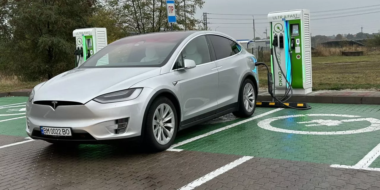 Tesla Model X  2017131