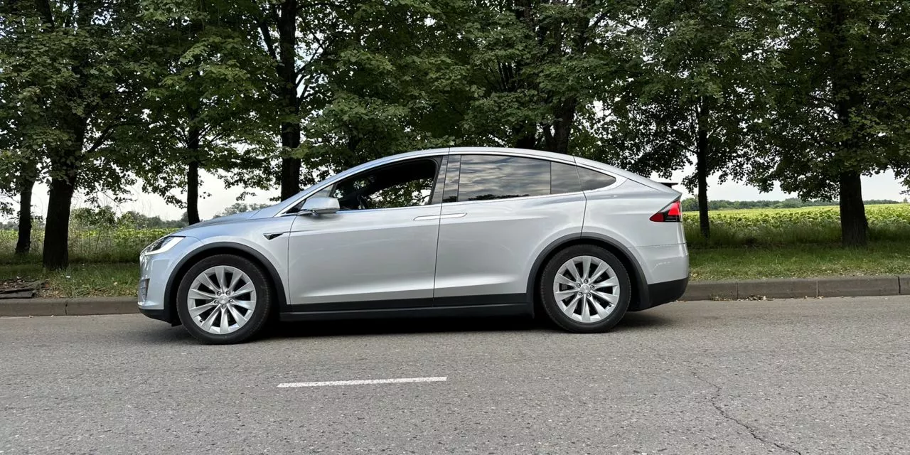 Tesla Model X  2017151