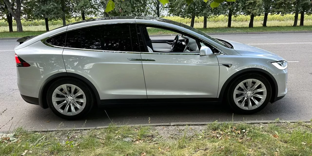 Tesla Model X  2017181