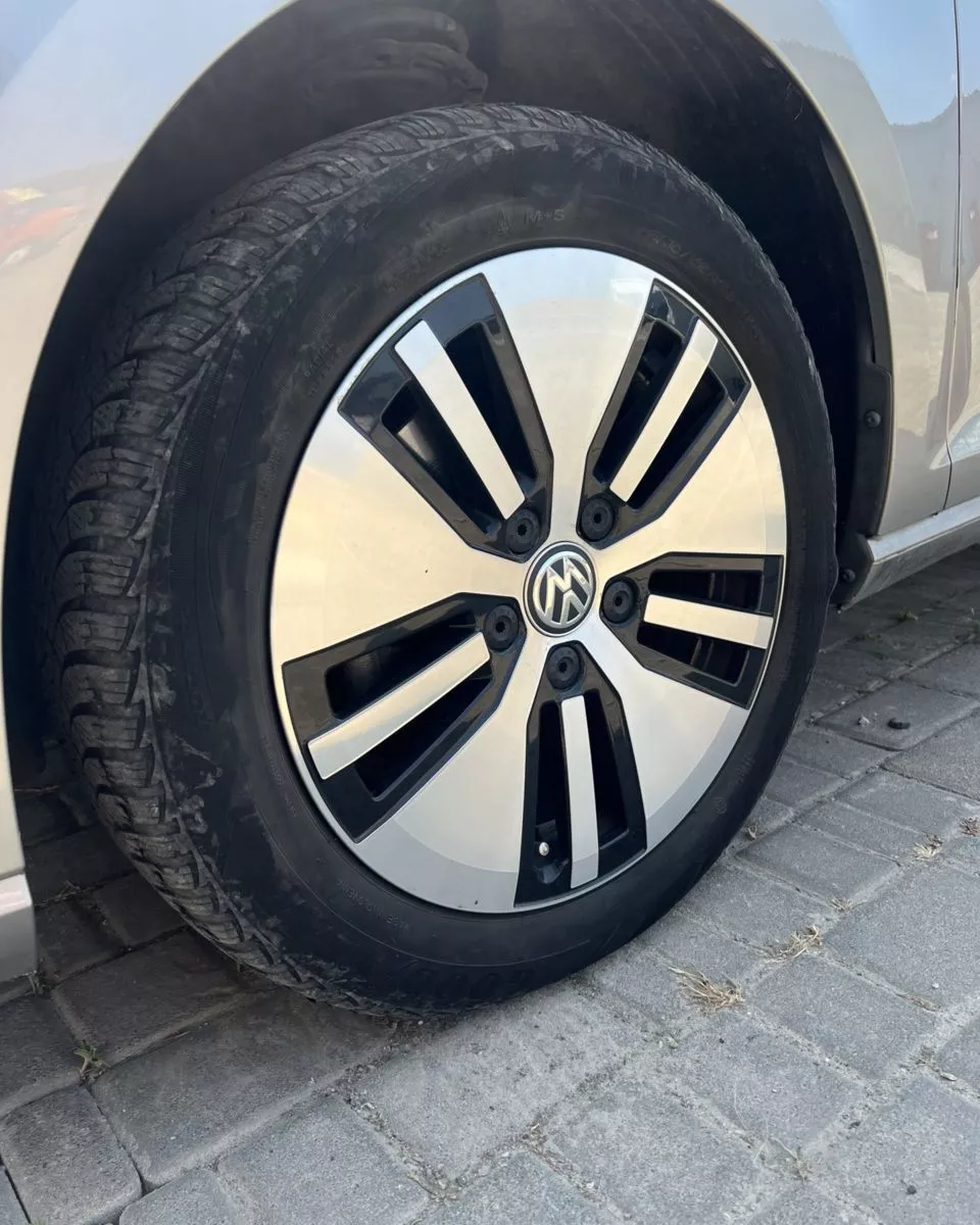 Volkswagen e-Golf  35.8 kWh 2018141