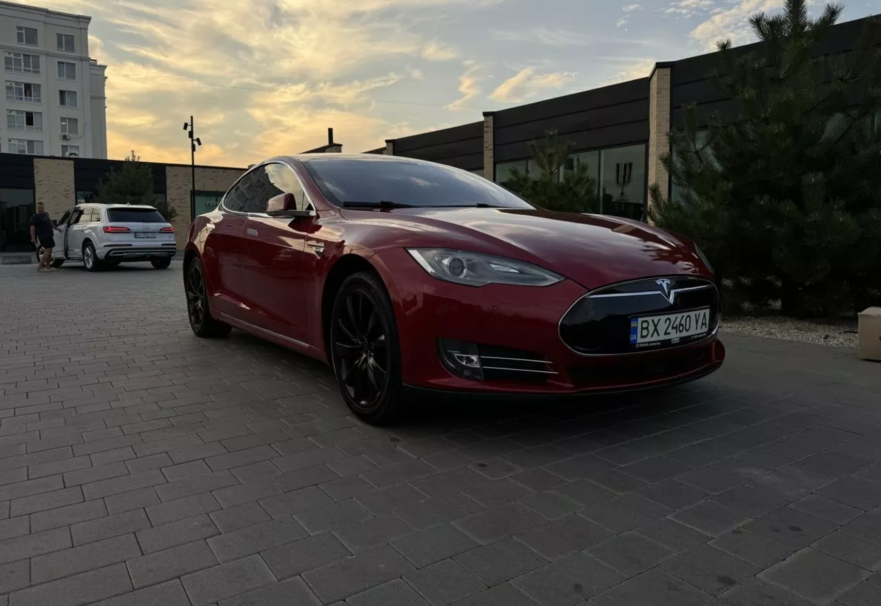 Tesla Model S  85 kWh 201401