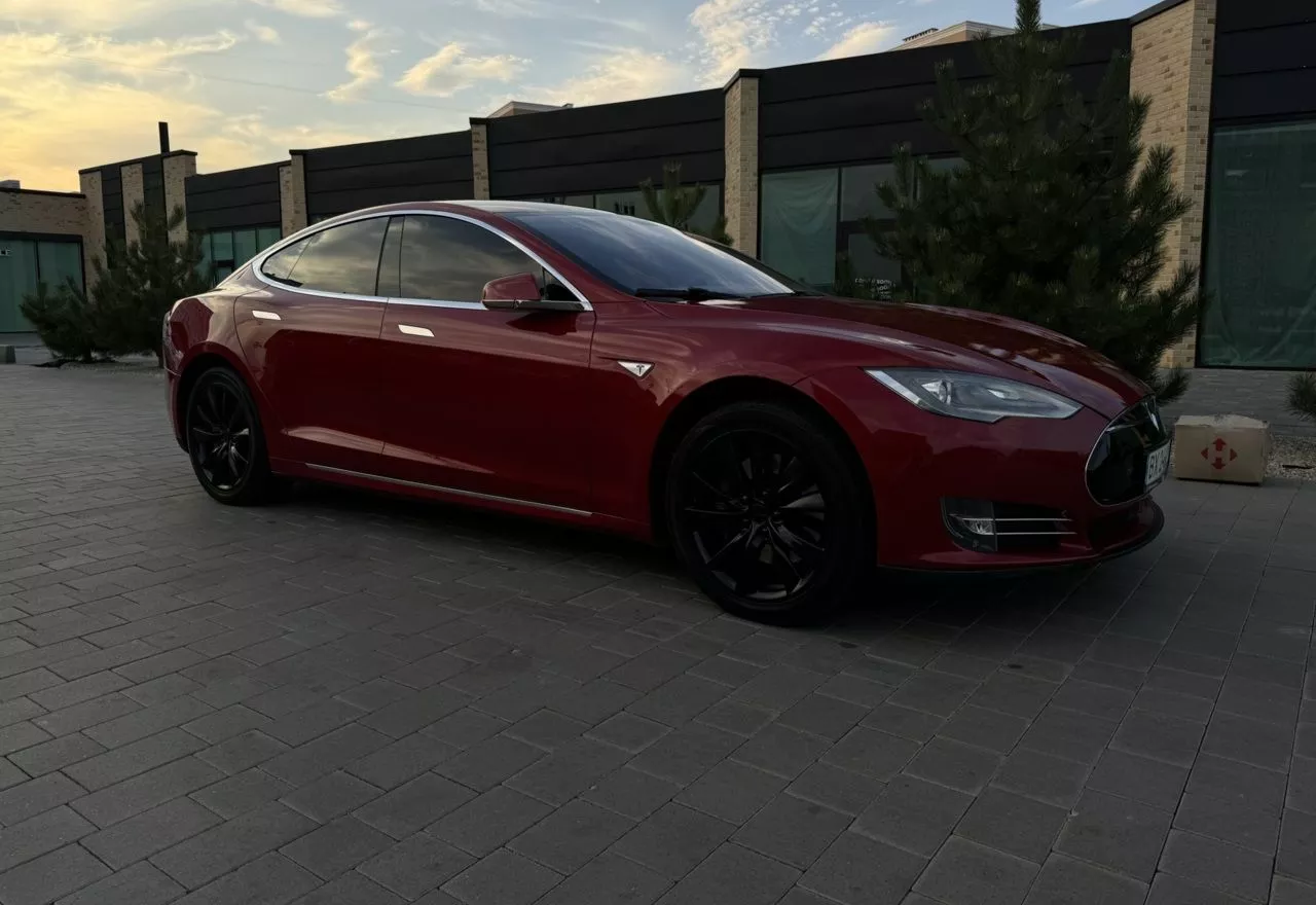 Tesla Model S  85 kWh 201431