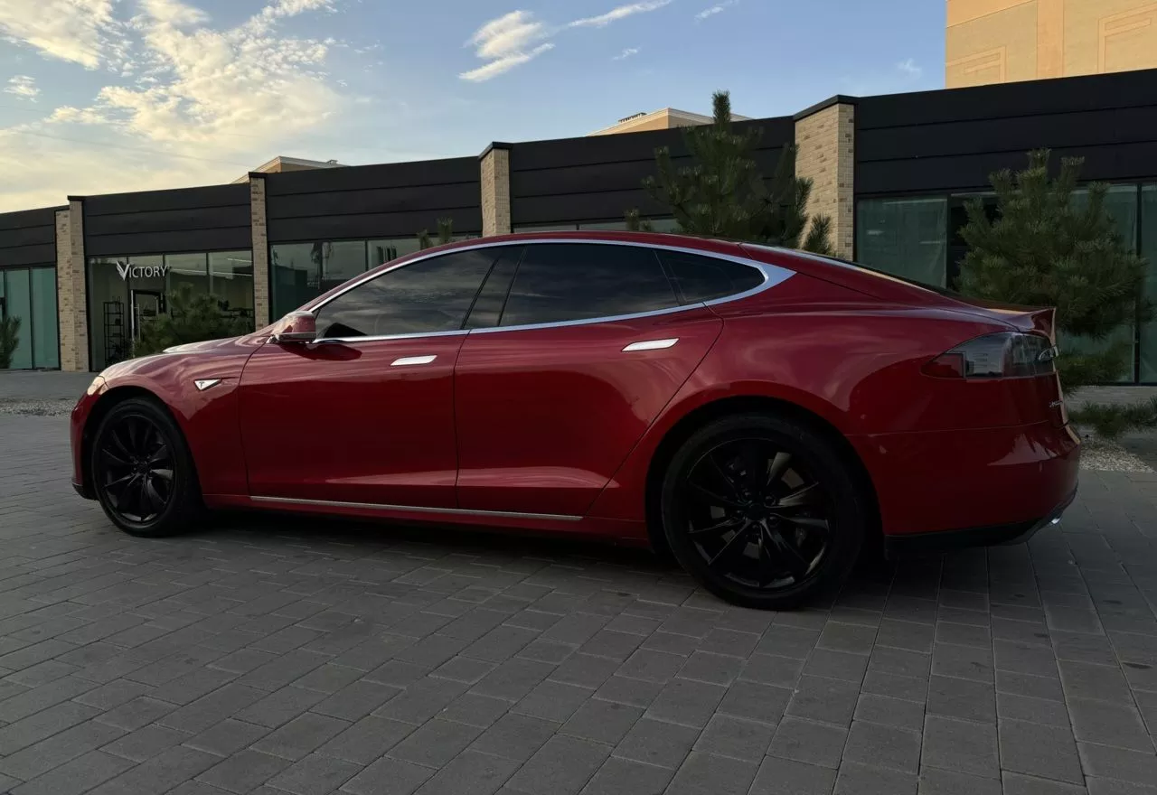 Tesla Model S  85 kWh 201451