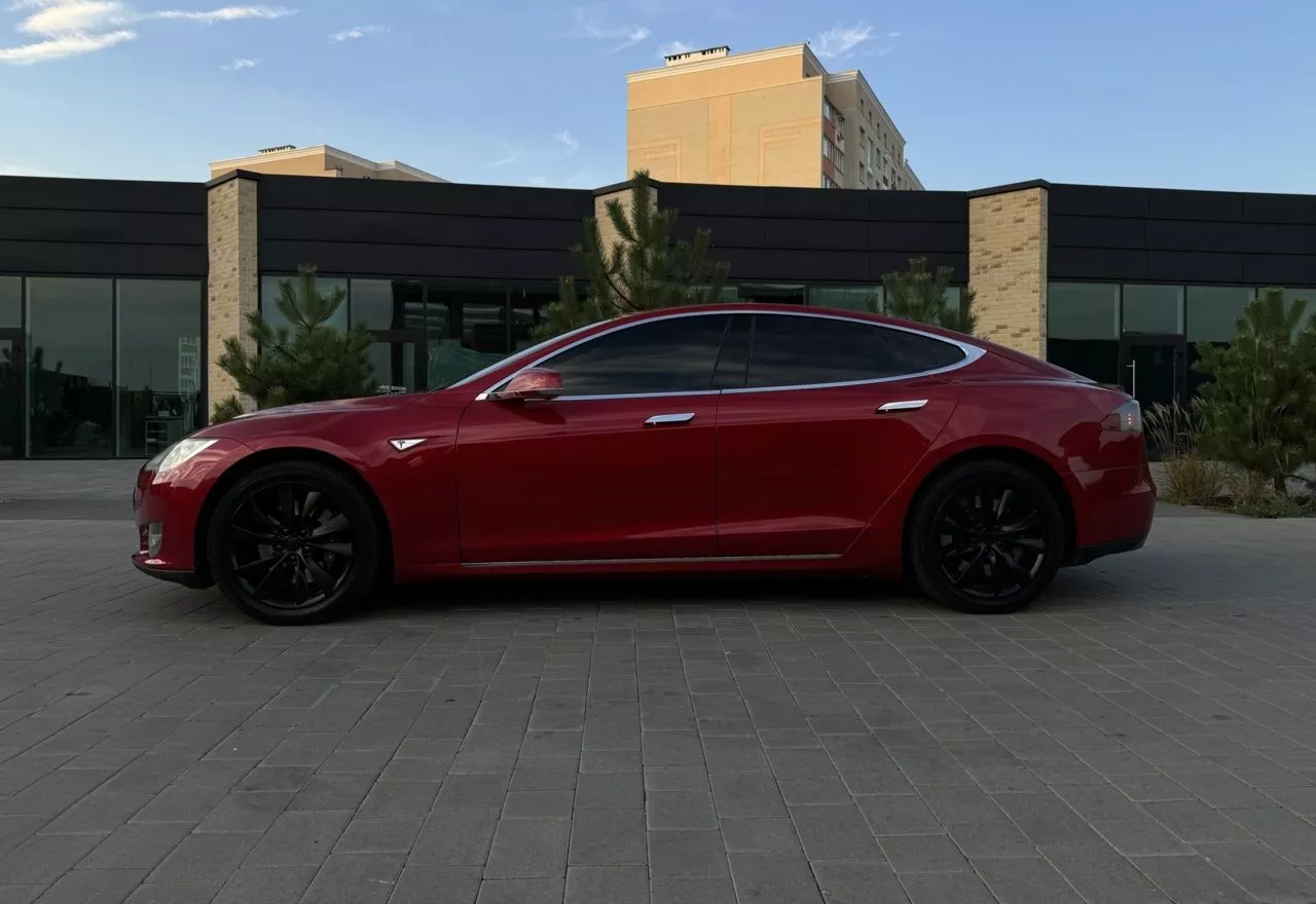 Tesla Model S  85 kWh 201461