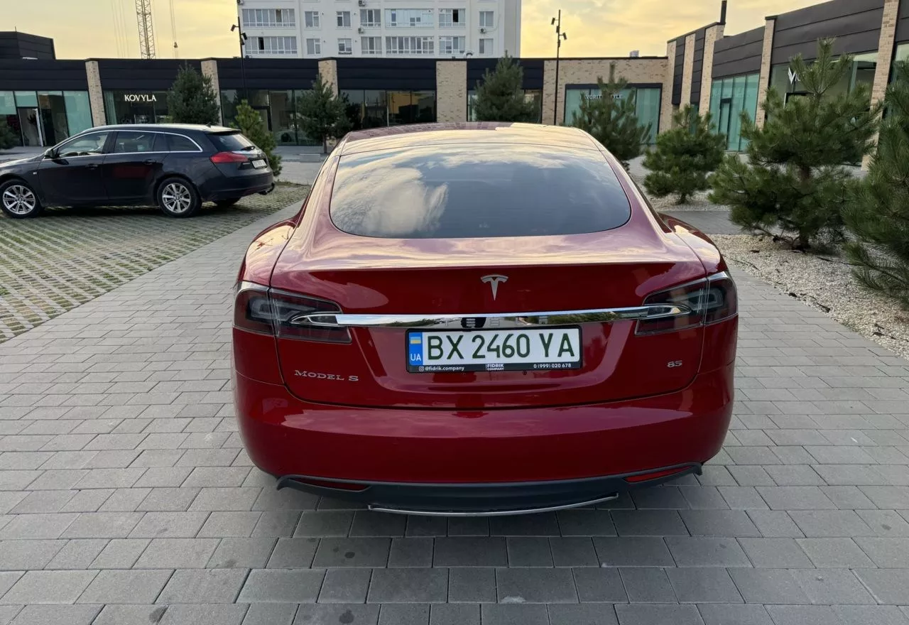 Tesla Model S  85 kWh 201471