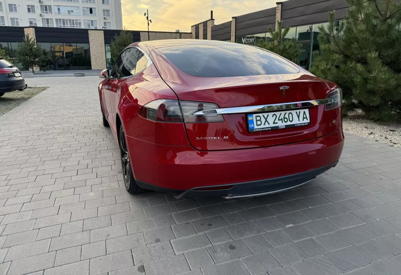 Tesla Model S  85 kWh 201481