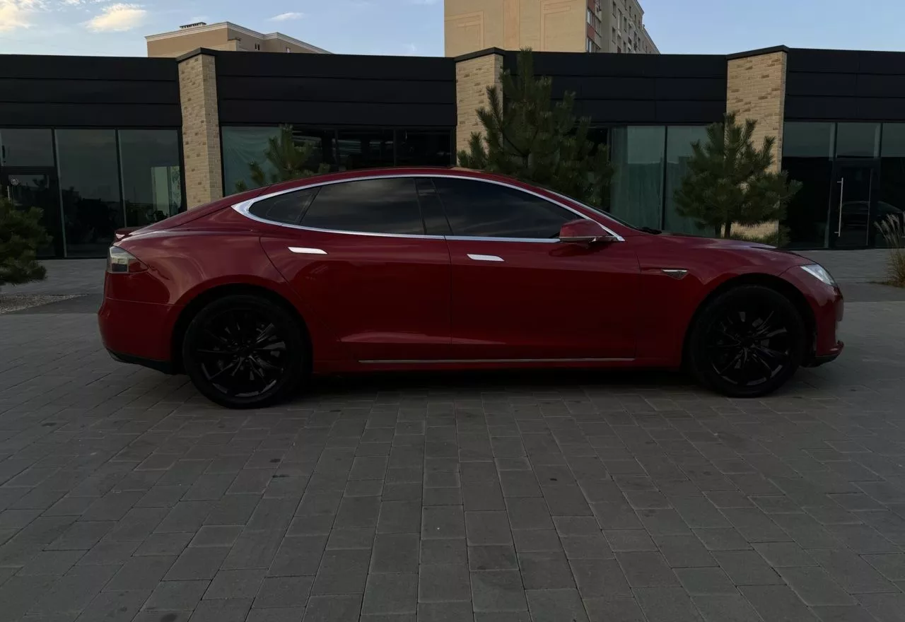 Tesla Model S  85 kWh 201491