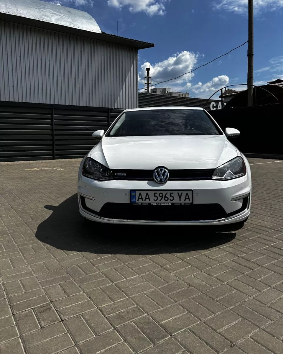 Volkswagen e-Golf  24 kWh 201521