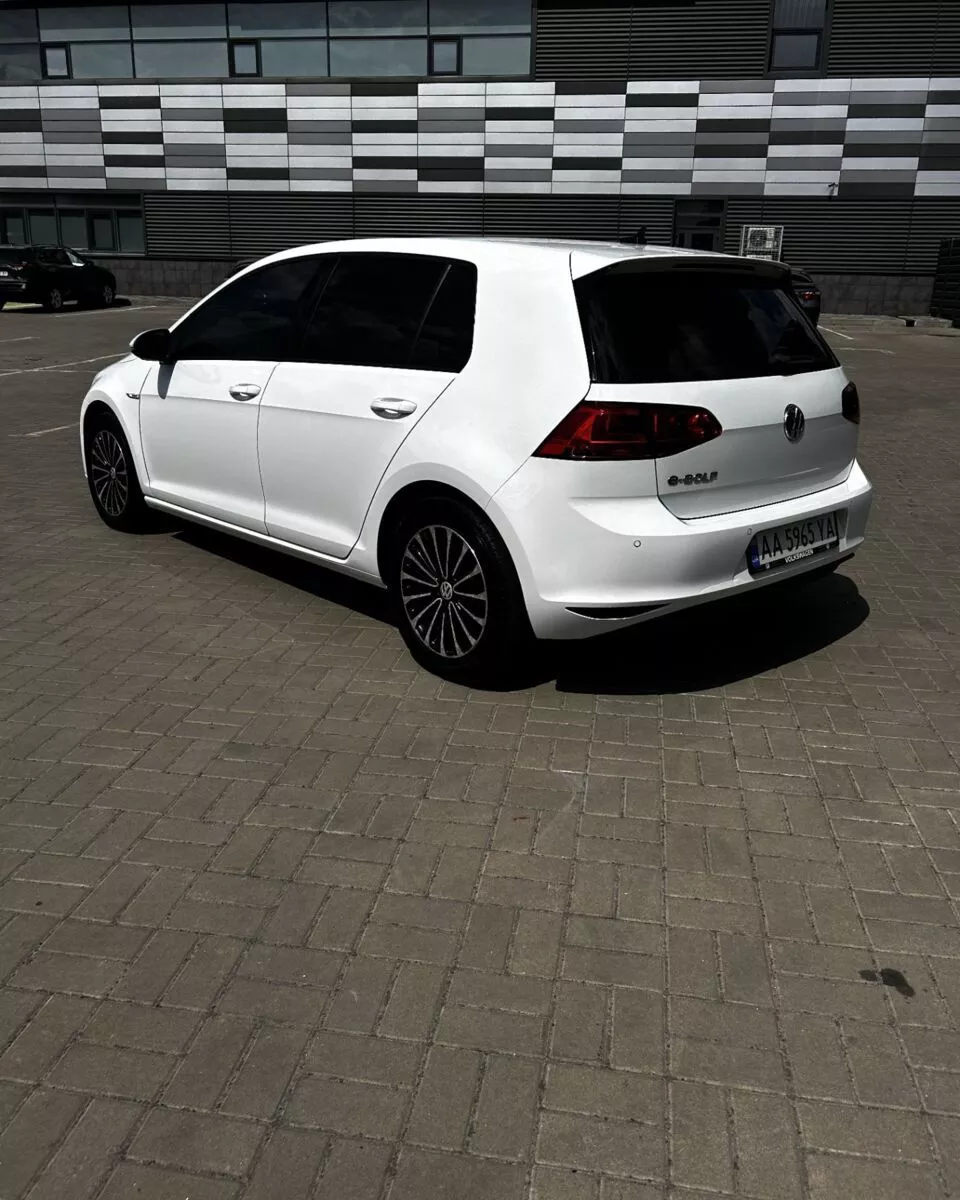 Volkswagen e-Golf  24 kWh 201531