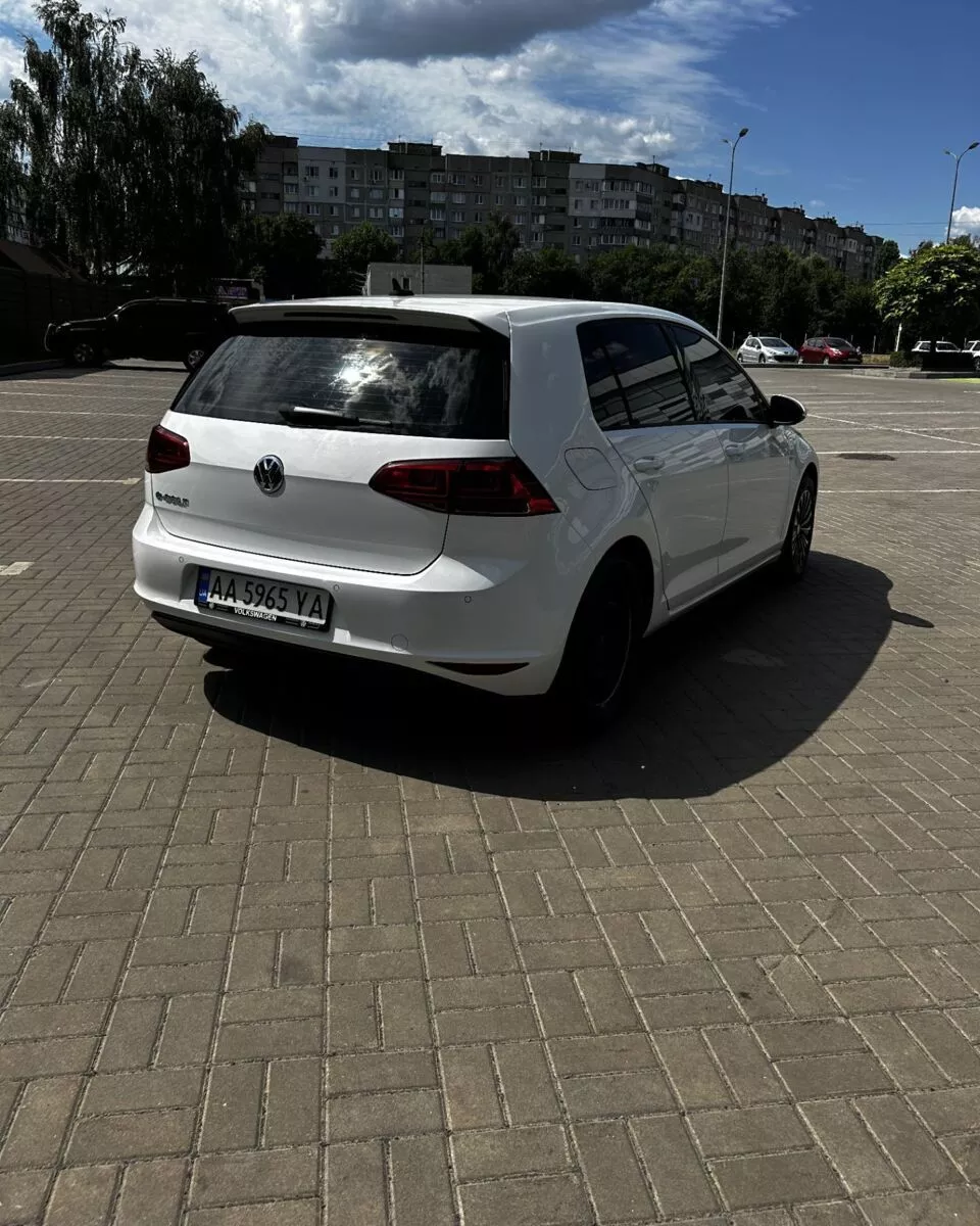 Volkswagen e-Golf  24 kWh 201541