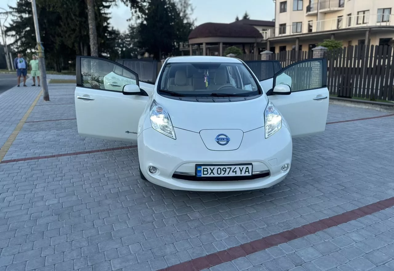 Nissan Leaf  24 kWh 2012211