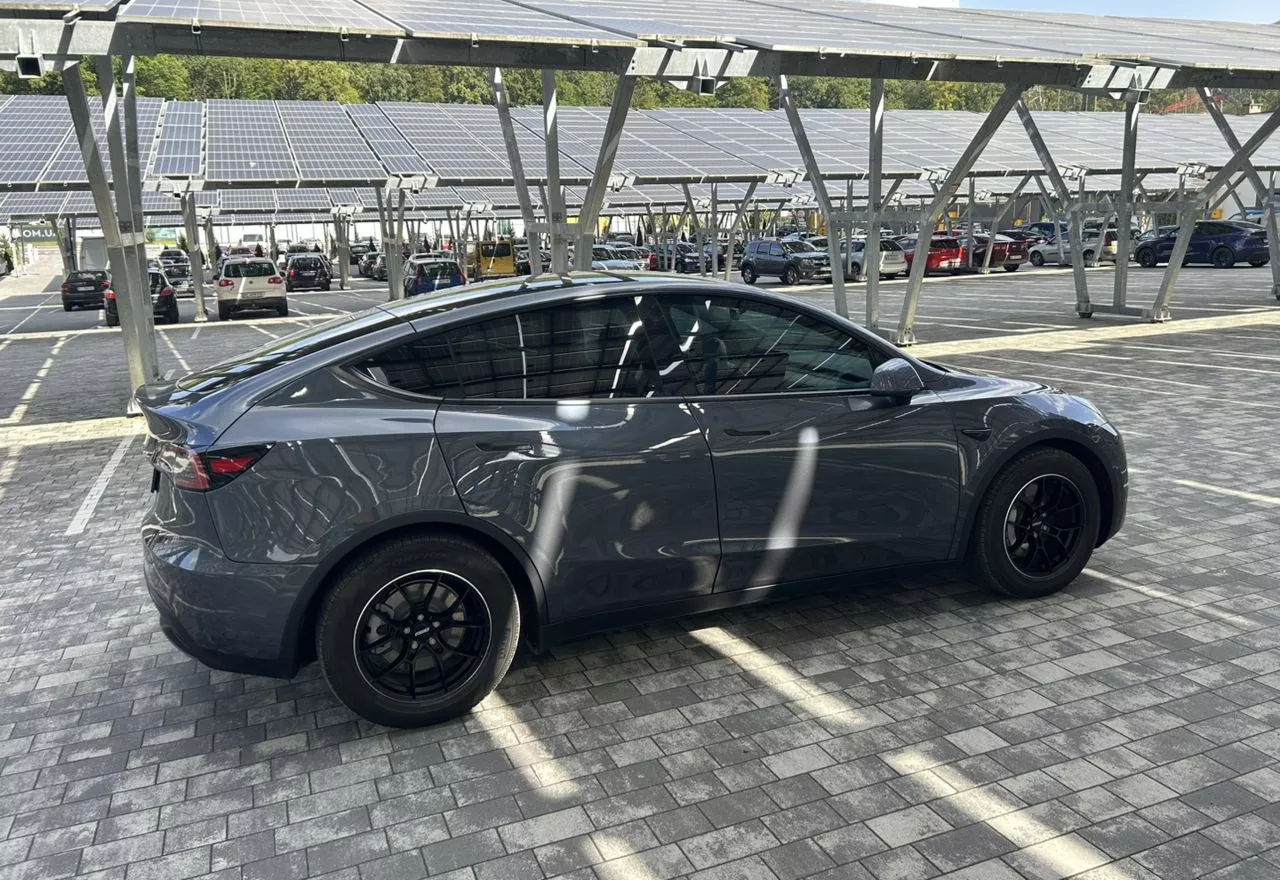 Tesla Model Y  75 kWh 2020101