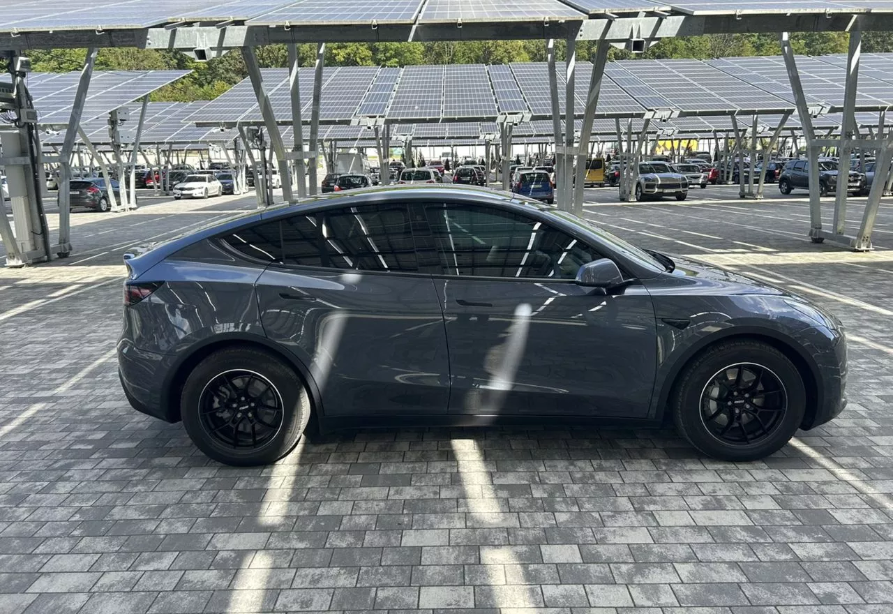 Tesla Model Y  75 kWh 2020111