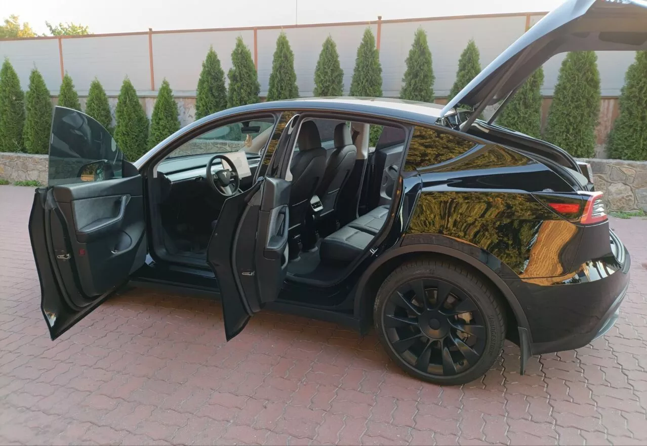 Tesla Model Y  82 kWh 2022111