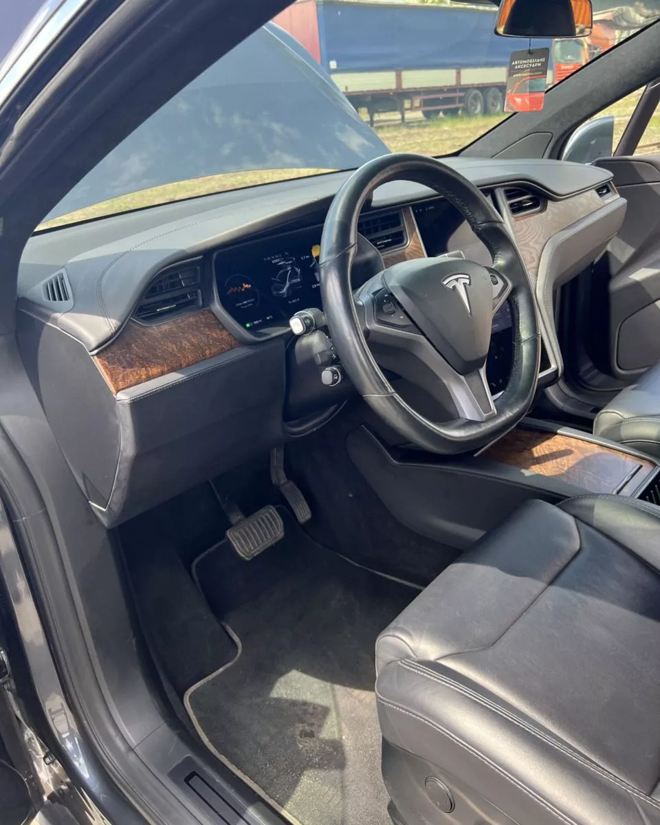 Tesla Model X  94 kWh 2018311