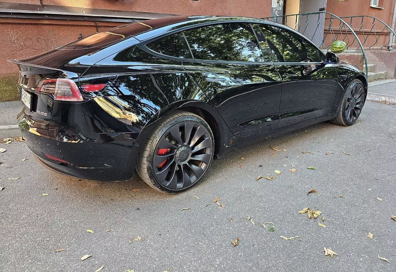 Tesla Model 3  2021111