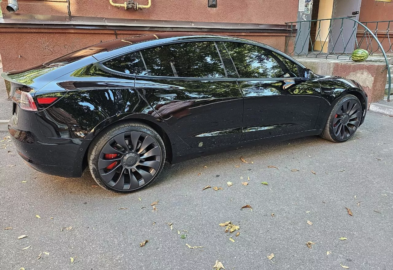 Tesla Model 3  2021121