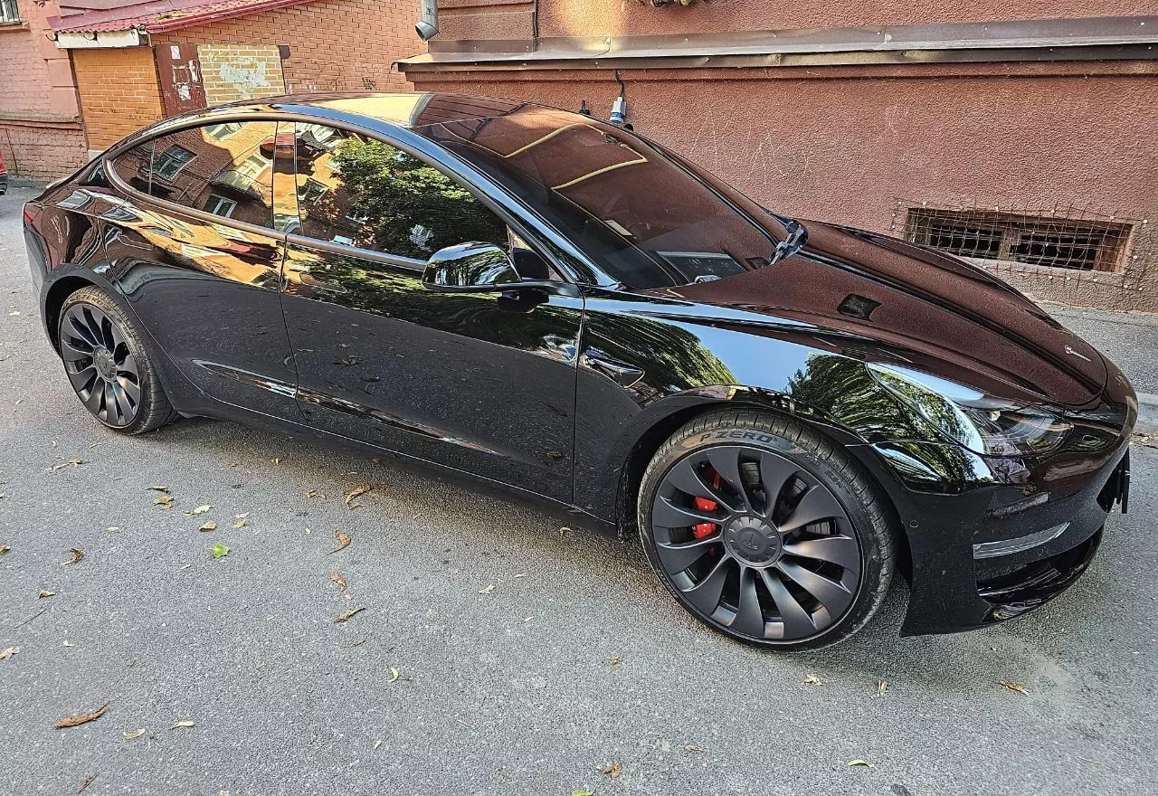 Tesla Model 3  2021181