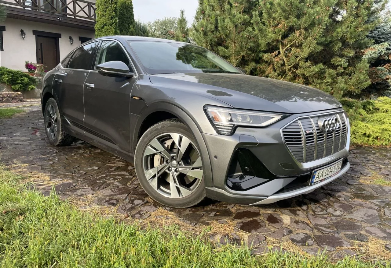 Audi E-tron 