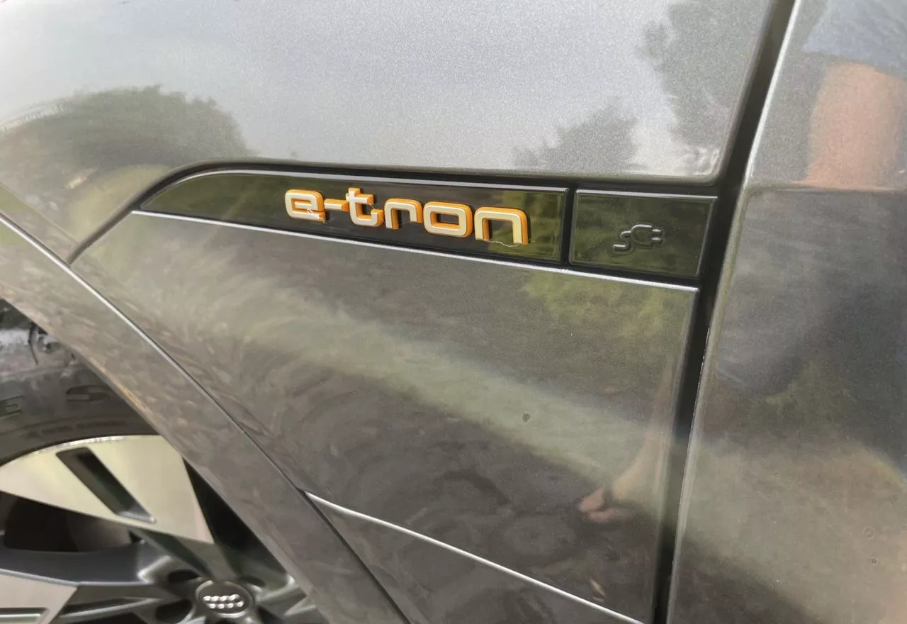 Audi E-tron  2020131