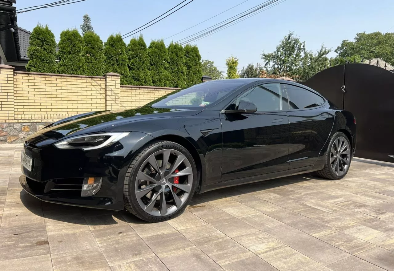 Tesla Model S 