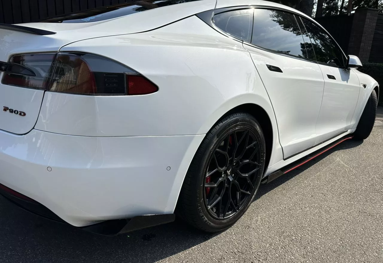 Tesla Model S  90 kWh 201661