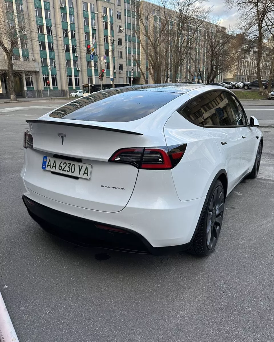 Tesla Model Y  82 kWh 2020181