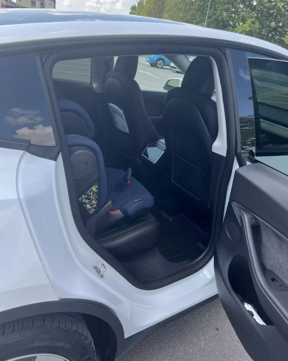 Tesla Model Y  82 kWh 2022111