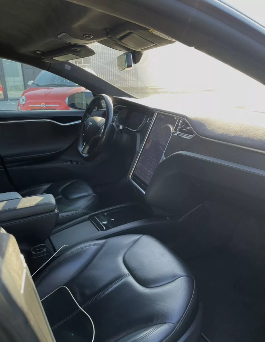 Tesla Model S  85 kWh 201551