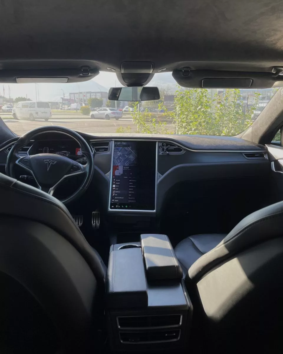 Tesla Model S  85 kWh 201561