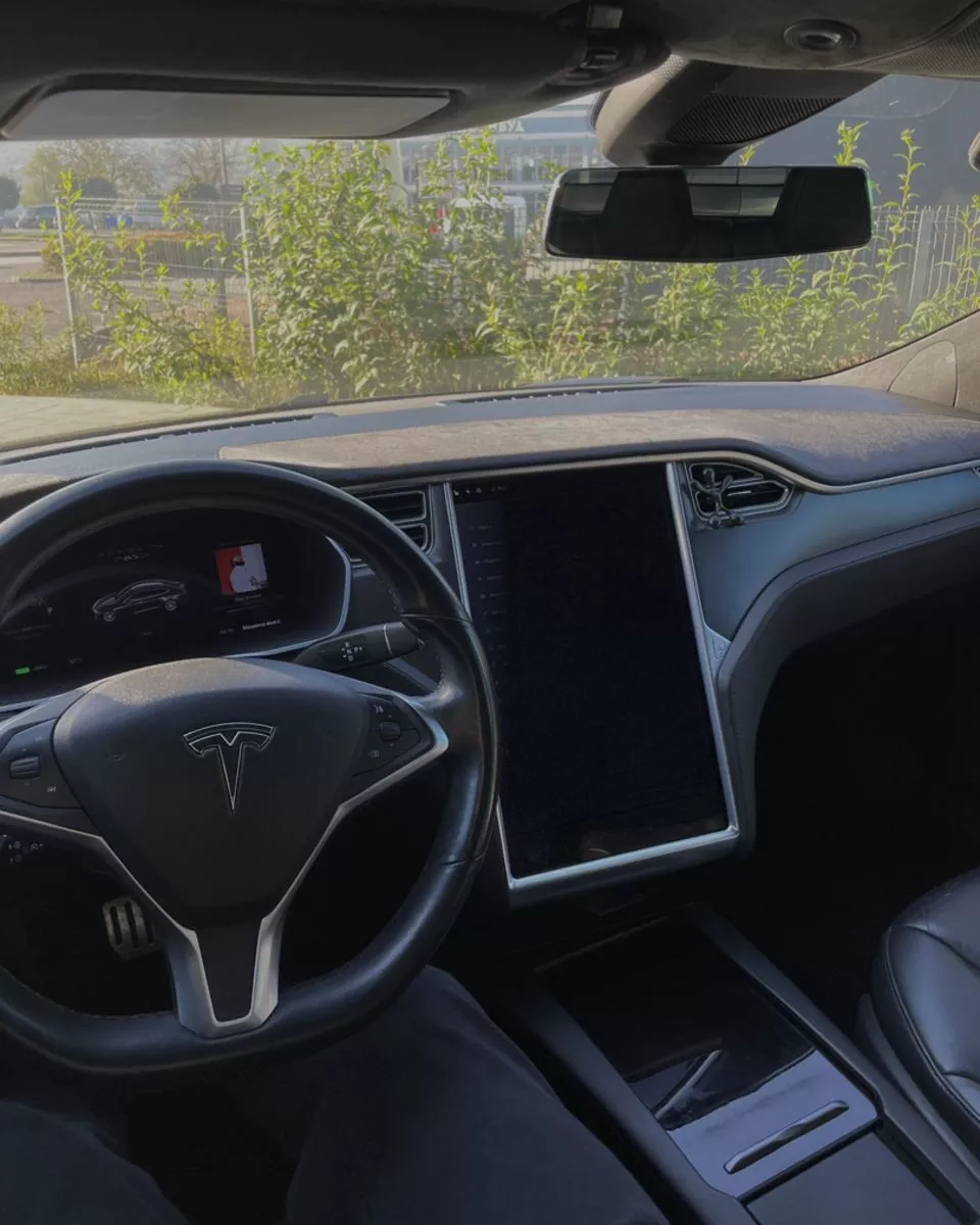 Tesla Model S  85 kWh 2015141