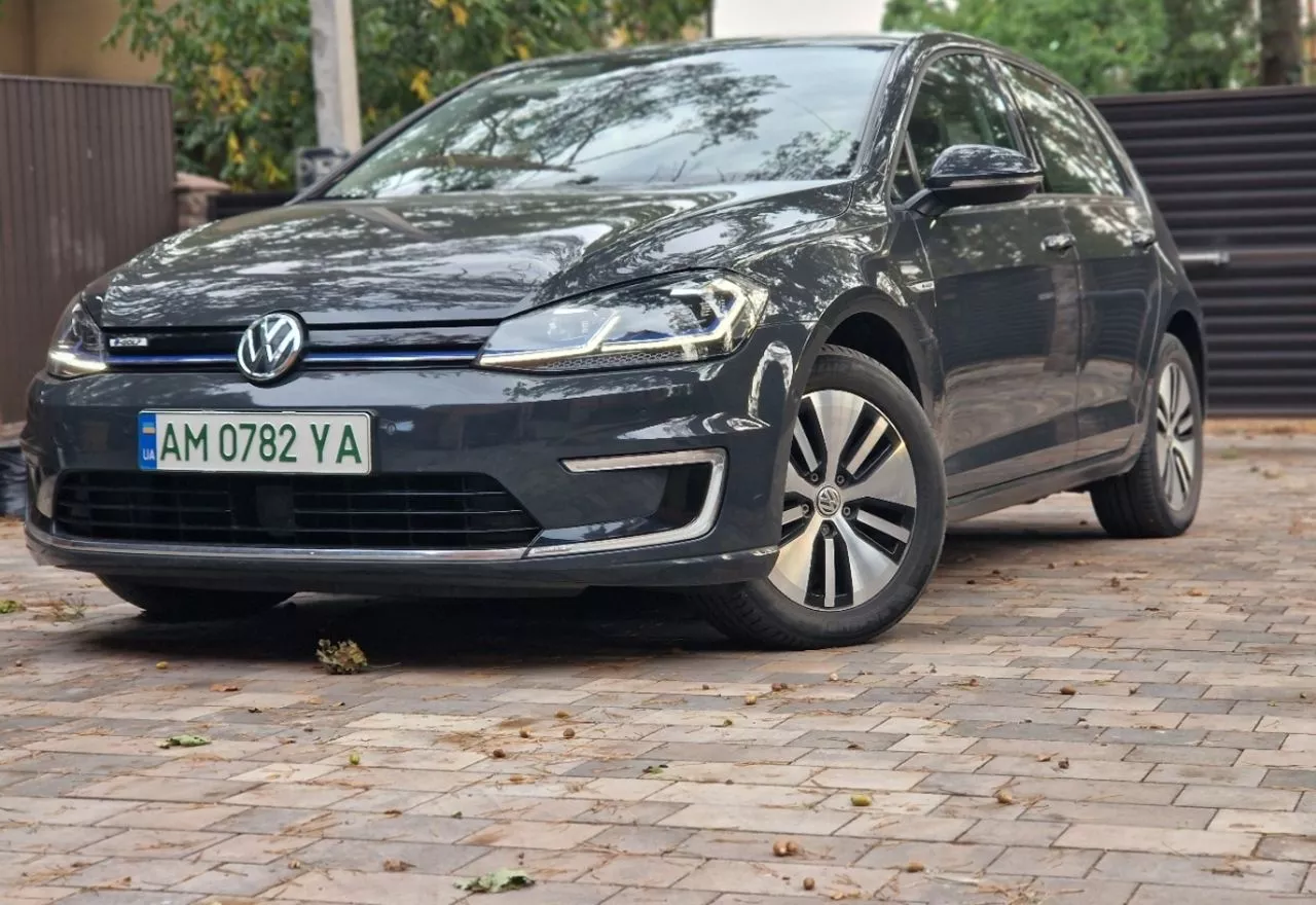 Volkswagen e-Golf  35.8 kWh 2017111