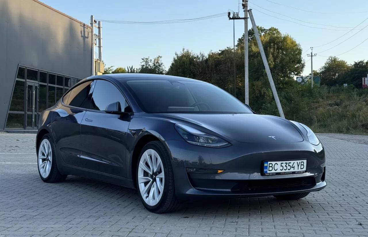 Tesla Model 3  82.5 kWh 202231