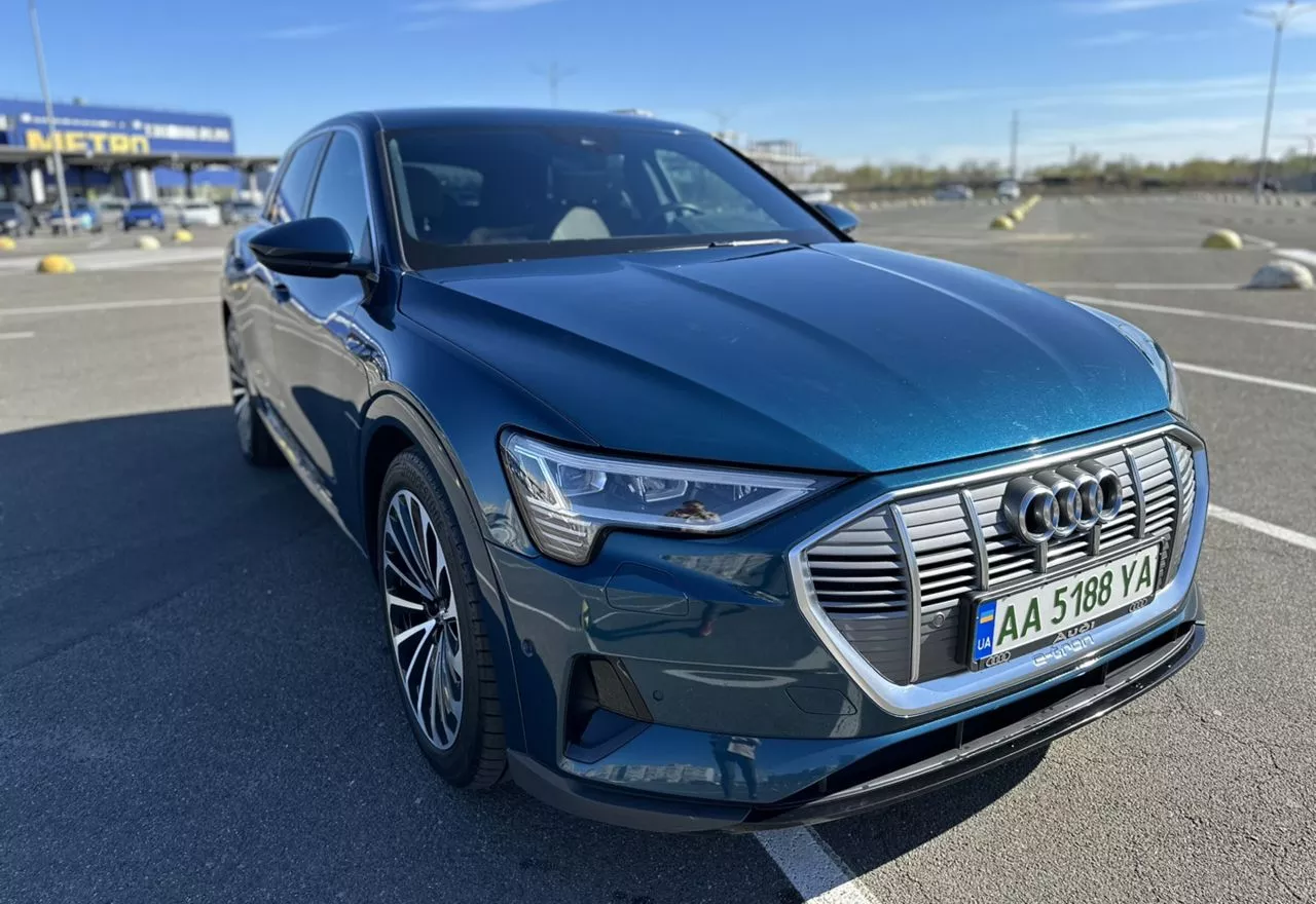 Audi E-tron  2019101