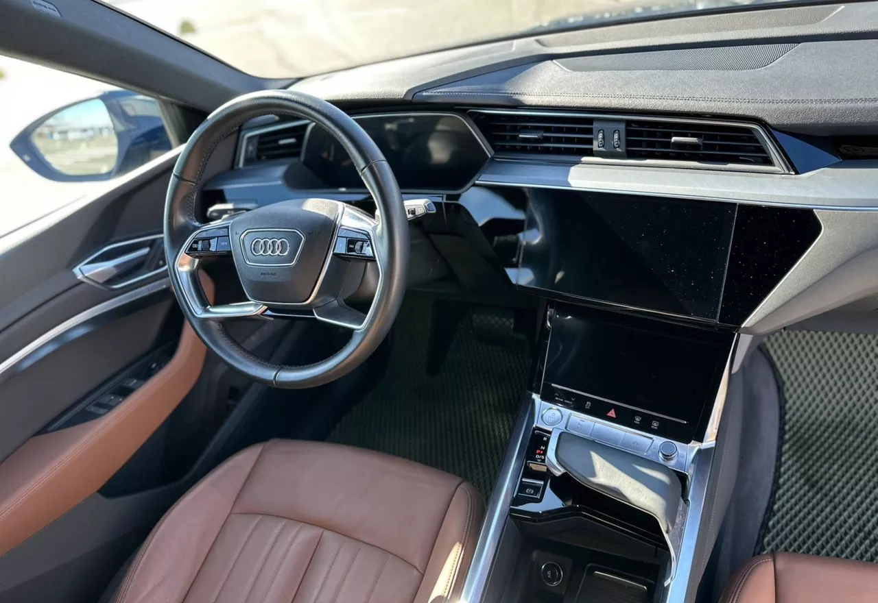 Audi E-tron  2019211