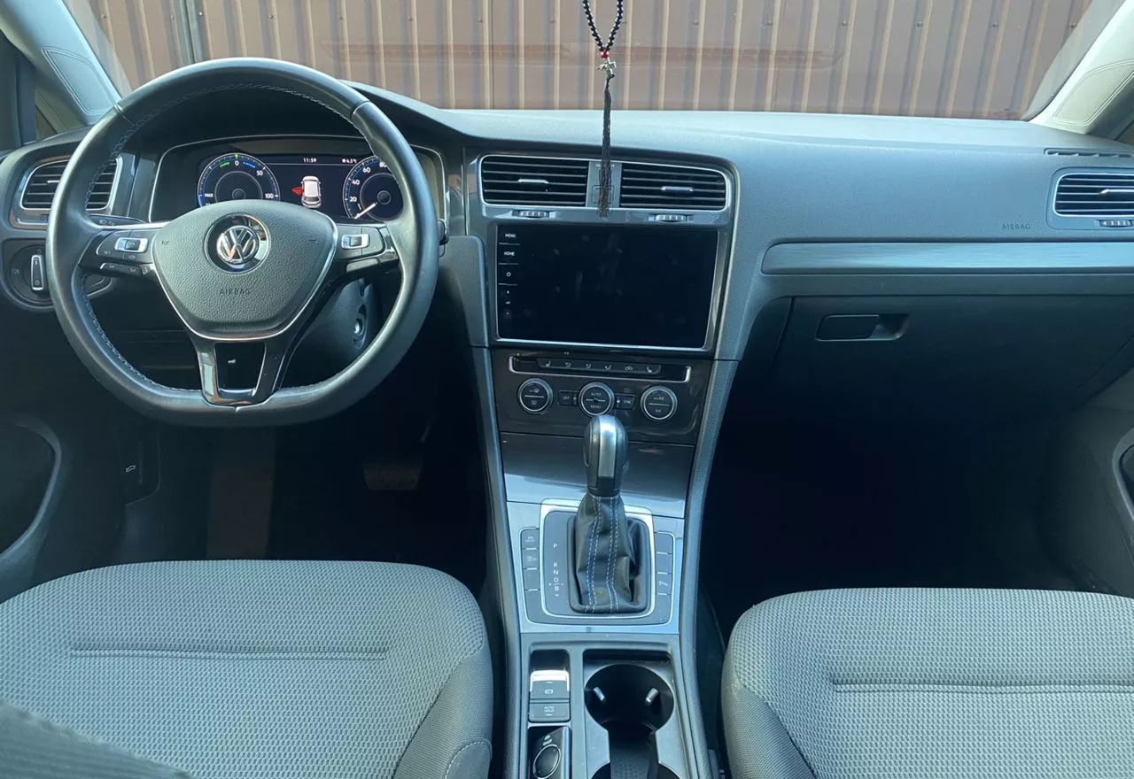 Volkswagen e-Golf  2019131