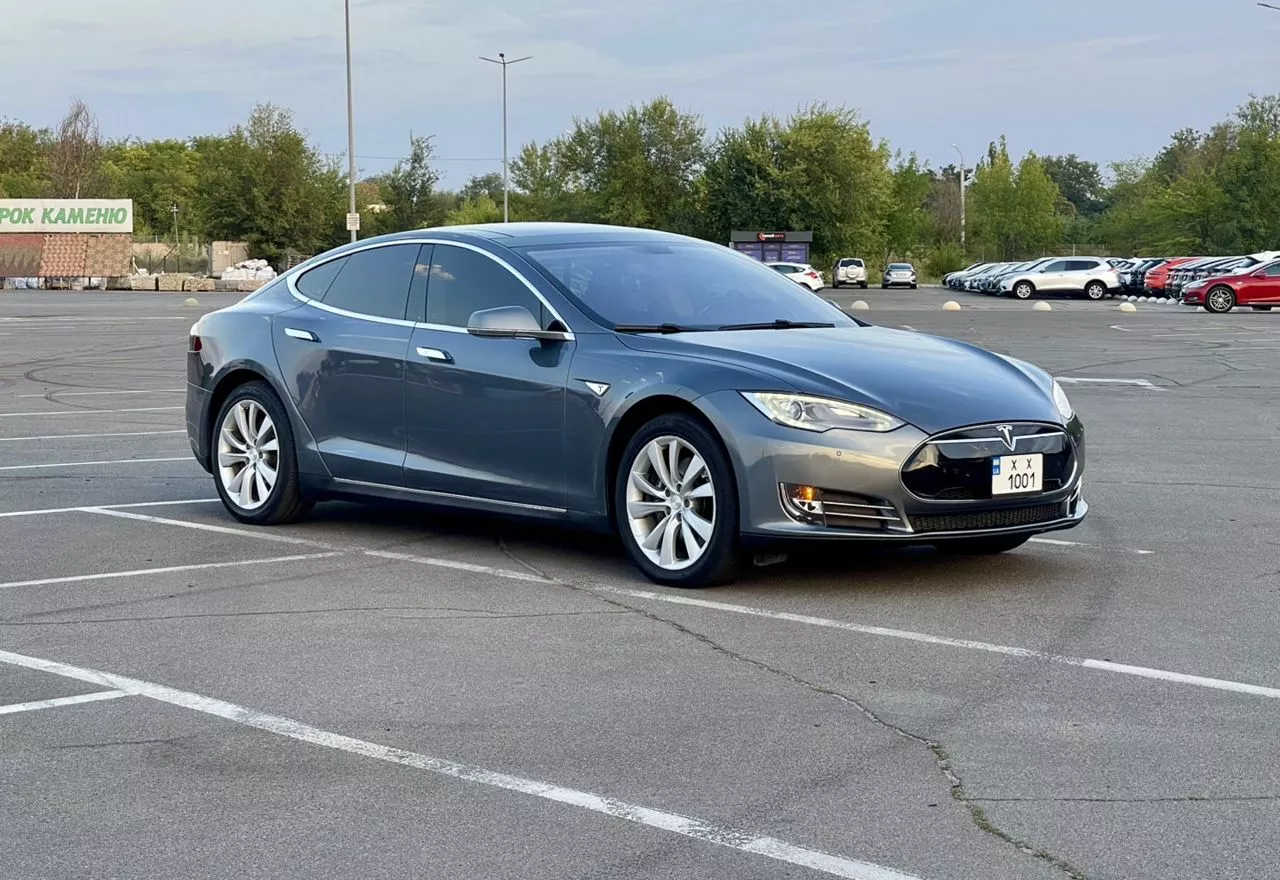 Tesla Model S  85 kWh 201321