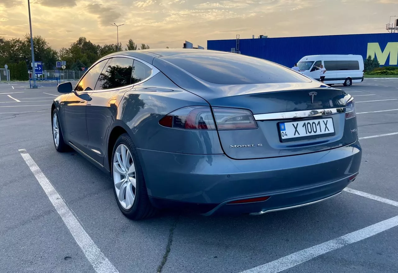 Tesla Model S  85 kWh 201381