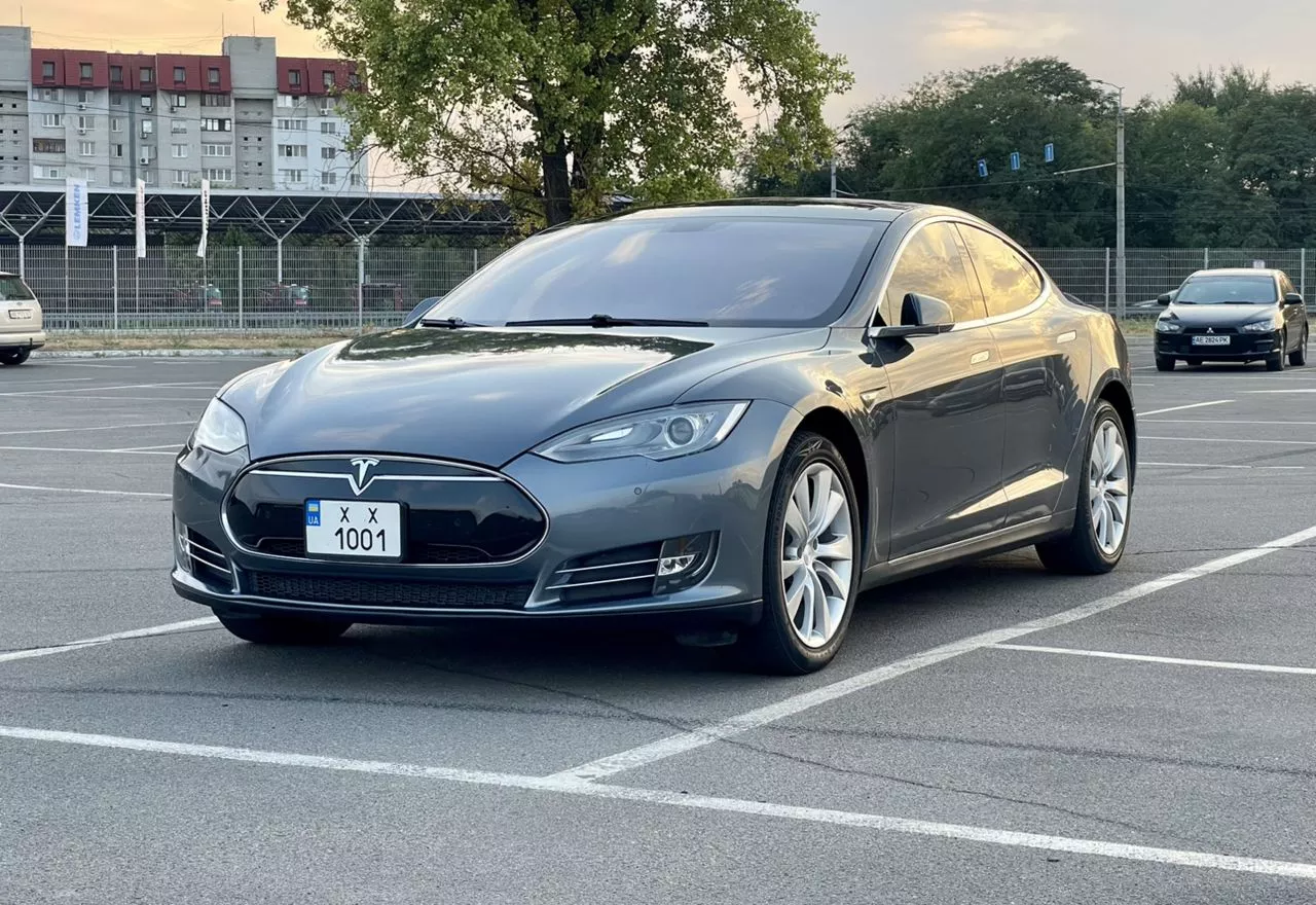 Tesla Model S  85 kWh 201391