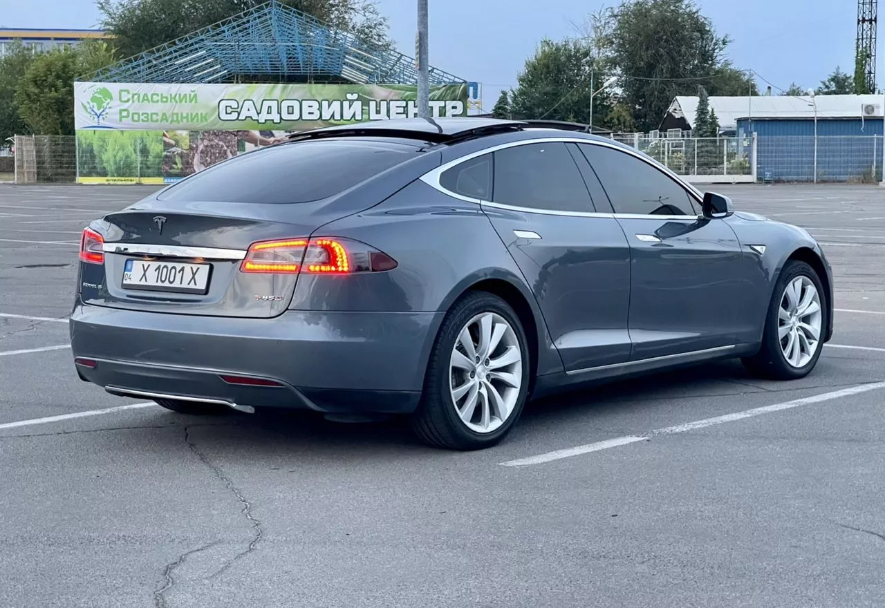 Tesla Model S  85 kWh 2013371